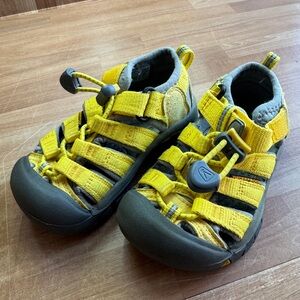 Keen Newport H2 kids' water sandals. Yellow , size 8, unisex